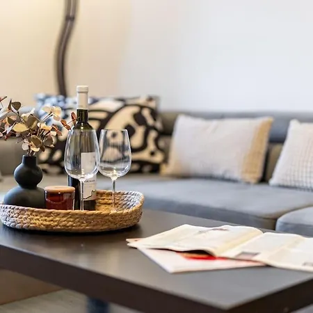 Apartment Urban Haven: Blissful Living In Pressburg