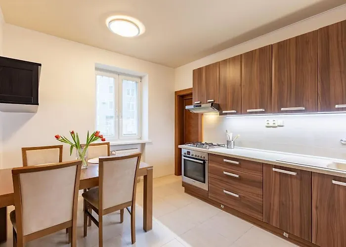 Apartament Urban Haven: Blissful Living In