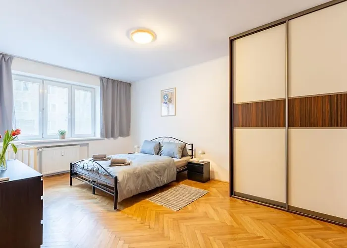 Urban Haven: Blissful Living In דירה