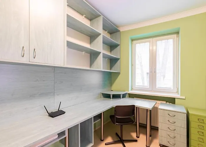 דירה Urban Haven: Blissful Living In *