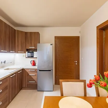 Urban Haven: Blissful Living In Apartman Pozsony