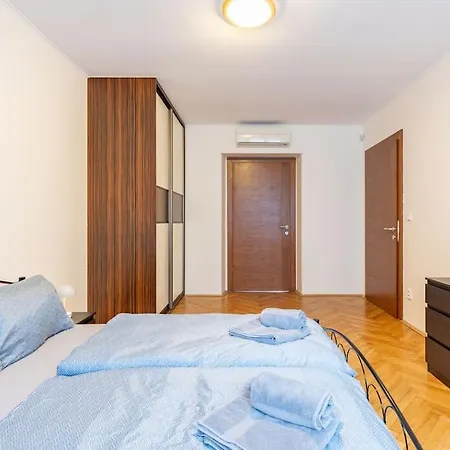 Apartman Urban Haven: Blissful Living In